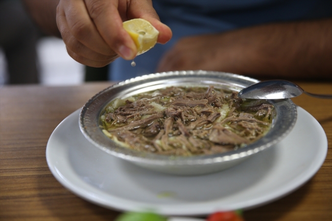Şanlıurfa'da kahvaltı sofralarını asırlardır 'tirit' süslüyor